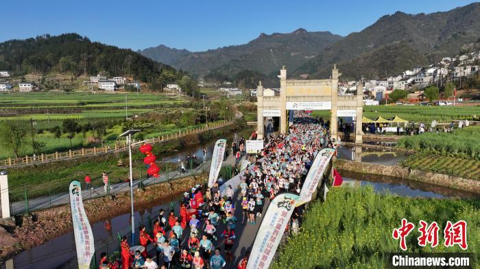 春日花海点亮息烽鹿窝：2024奔跑贵州山地跑系列