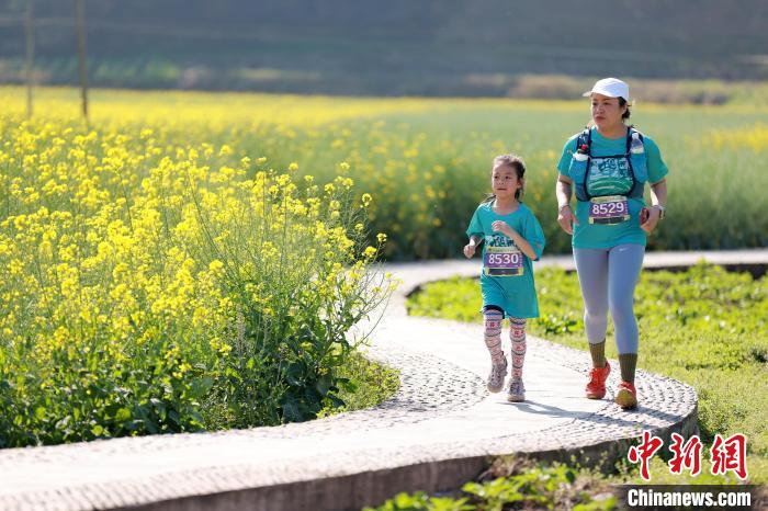 春日花海点亮息烽鹿窝：2024奔跑贵州山地跑系列