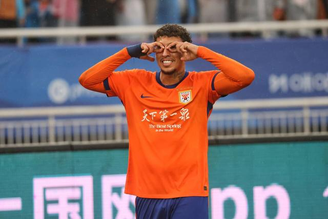 中超第二轮战报：海港双星闪耀蓉城登顶积分清