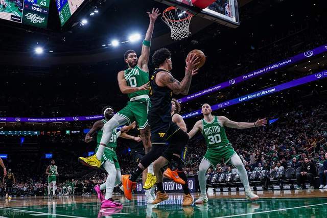 勇士客场惨败凯尔特人 库里缺席成关键因素