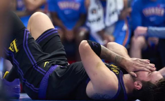 东契奇左腿筋拉伤湖人惨败雷霆冲击西部第三