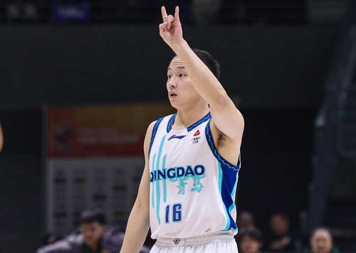 王奕博顶薪转会青岛后表现低迷引质疑