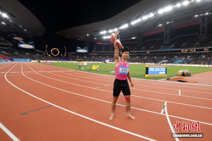 苏炳添十破十秒退役 破解亚洲速度偏见