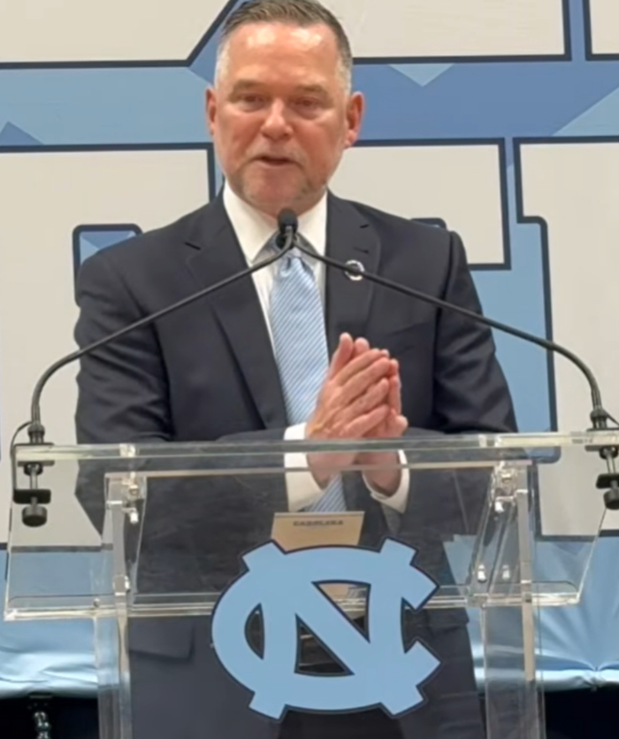 前NBA主帅迈克·马龙加盟北卡罗来纳大学 林葳转