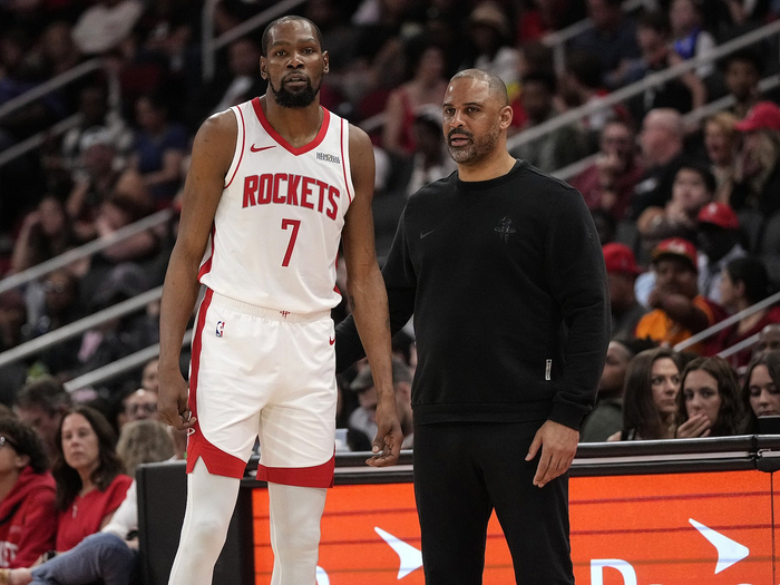 火箭三连胜开启季后赛模式 伊森状态回暖助队大