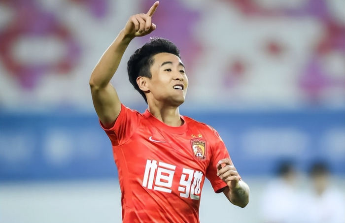 韦世豪成多家豪门争夺焦点 成都蓉城续约留人引