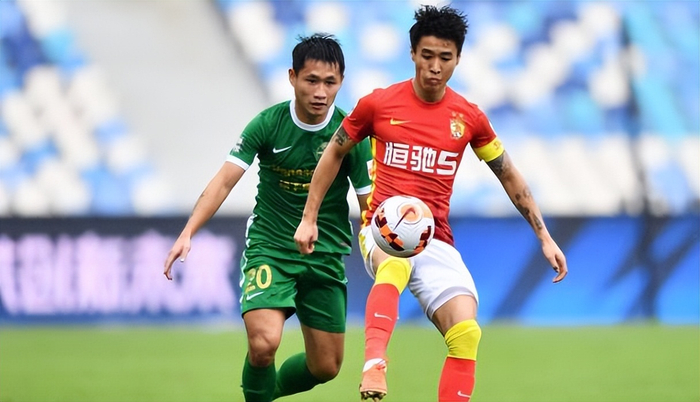 韦世豪成多家豪门争夺焦点 成都蓉城续约留人引